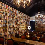 Hotel The Literary Man